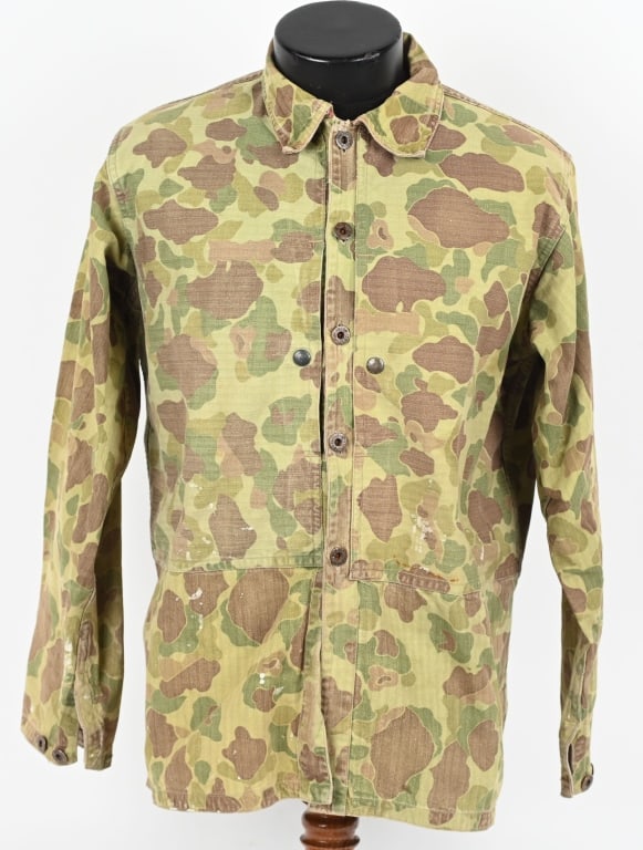 WWII USMC P44 MARINE CORPS HBT CAMO JACKET WW2: World War 2 U.S. Marines Corps camouflage reversible jacket – shirt. Sometimes called USMC P-44. It is HBT or herring bone twill fabric. It has all its buttons and snaps. The buttons are st