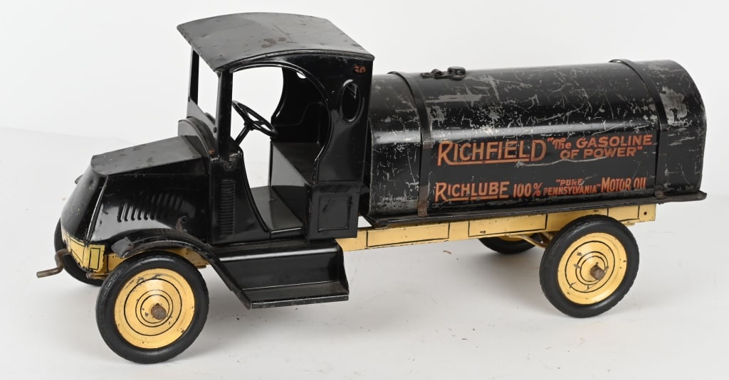 AMERICAN NATIONAL RICHFIELD GAS TANK TRUCK (1 of 5)