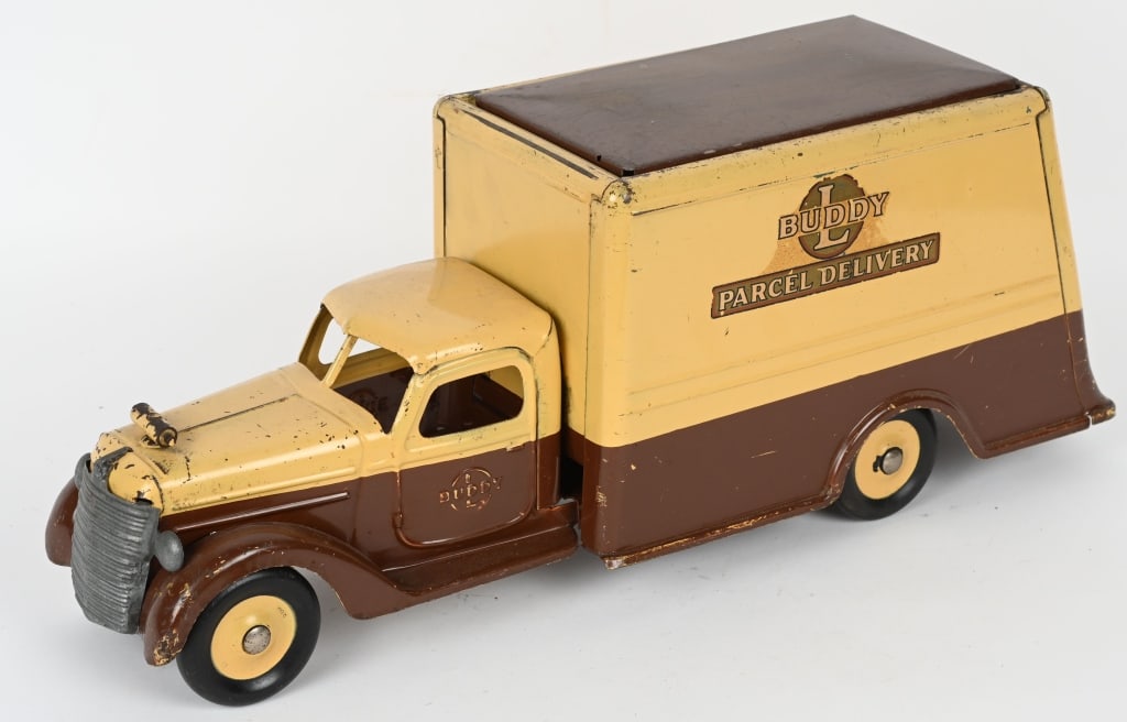 BUDDY L PARCEL DELIVERY TRUCK (1 of 5)