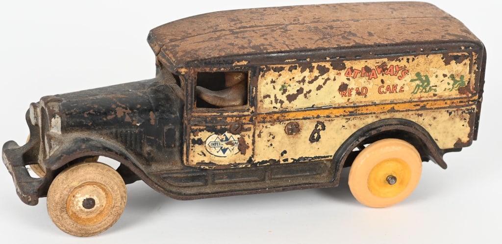 ARCADE CAST IRON HATHAWAYS BREAD / CAKE TRUCK (1 of 6)