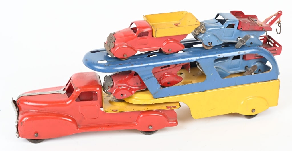 MARX WINDUP CAR HAULER & 4 TRUCKS (1 of 5)