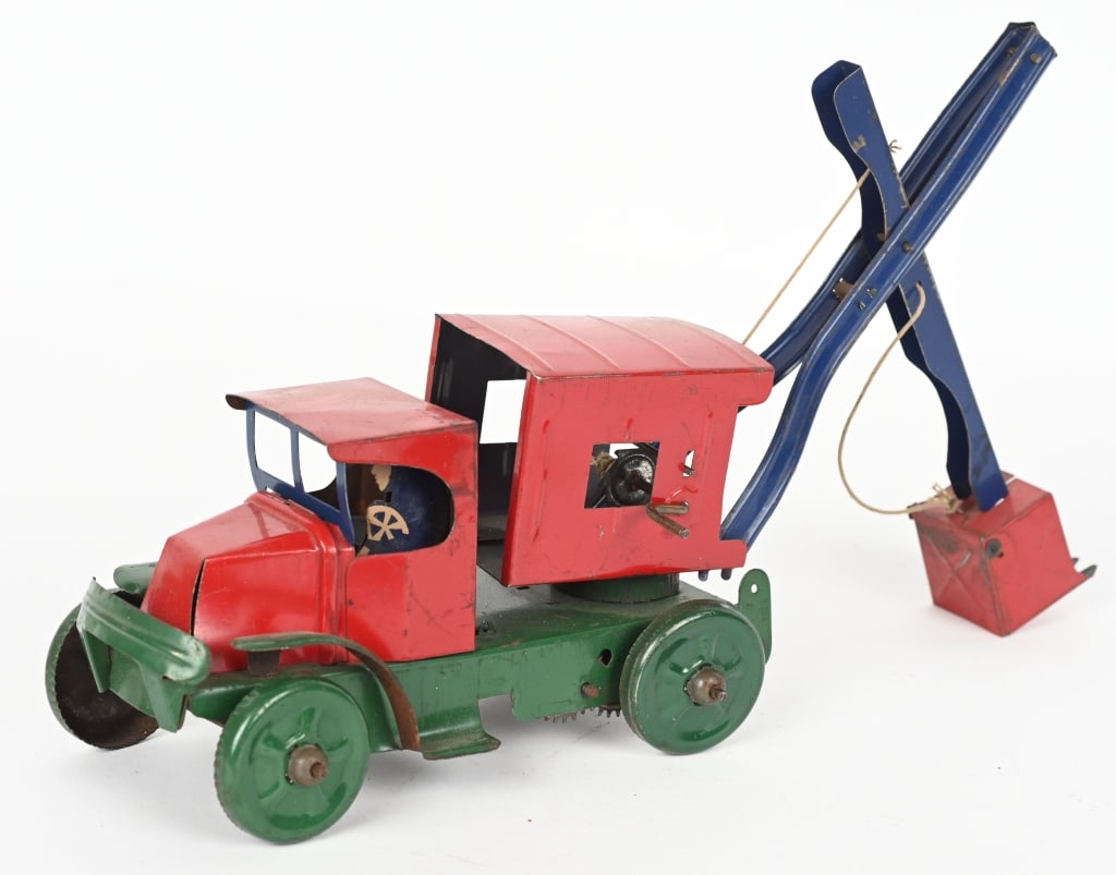 MARX WINDUP MACK STEAM SHOVEL (1 of 6)