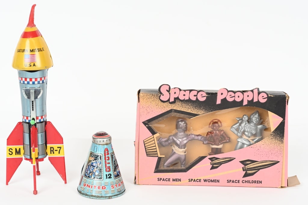 SPACE TOY LOT (1 of 6)
