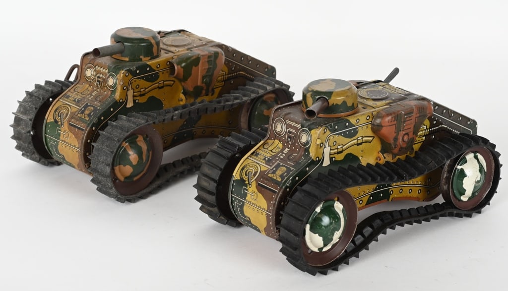 2- MARX TIN WINDUP E12 TANKS (1 of 5)