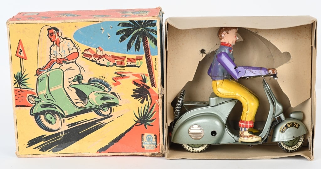LA HOTTE TIN WINDUP VESPA SCOOTER w/ BOX (1 of 8)