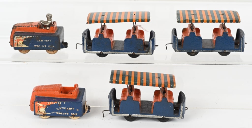 ARCADE CAST IRON NY WORLD'S FAIR GREYHOUND TRAM (1 of 3)