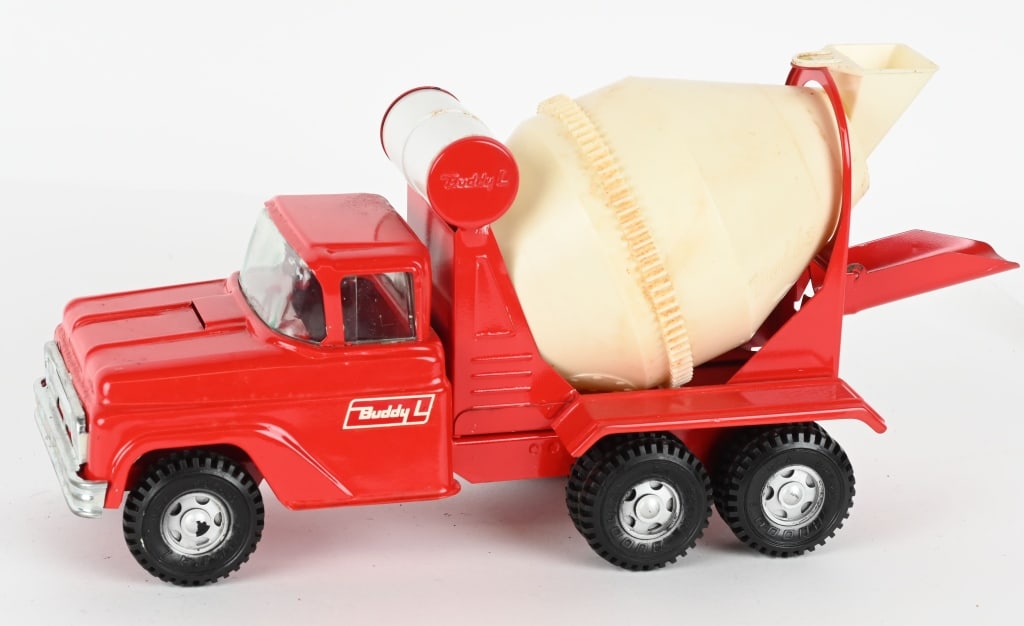 BUDDY L CEMENT TRUCK: All original with nice paint and decals. 17" Excellent