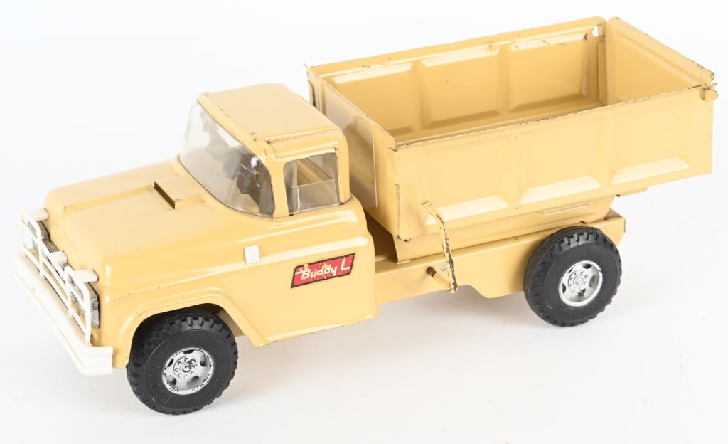 BUDDY L DUMP TRUCK: All original with nice paint and decals. Missing mirror. 14" Excellent
