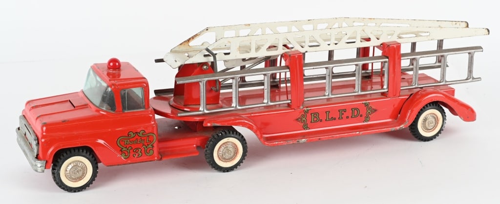 BUDDY L FIRE LADDER TRUCK: All original with nice paint and decals. Comes with ladders. 27" Excellent