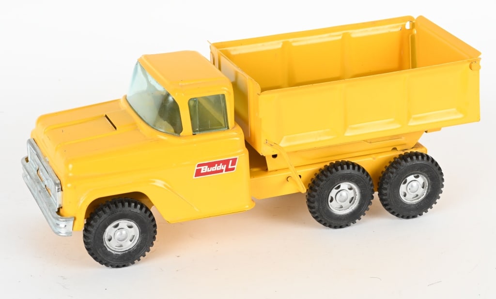 BUDDY L DUAL AXLE DUMP TRUCK (1 of 4)