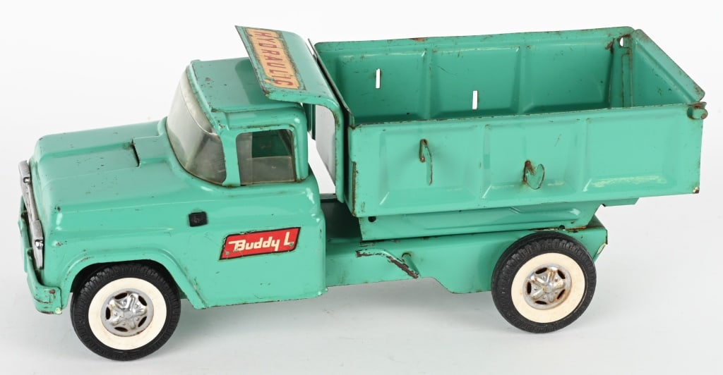 BUDDY L HYDRAULIC DUMP TRUCK: All original with decent paint and decals. Missing mirror. 14" Very Good-Excellent