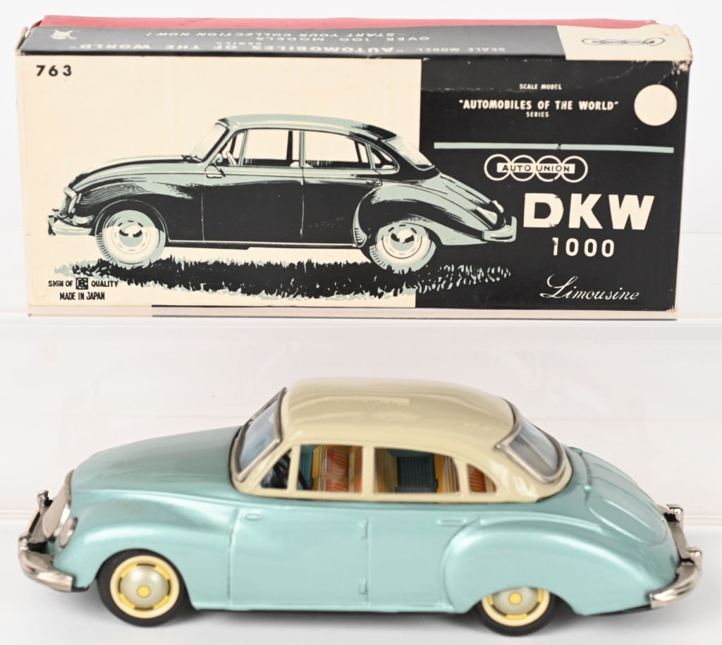 BANDAI TIN FRICTION DKW 1000 LIMOUSINE w/ BOX (1 of 8)