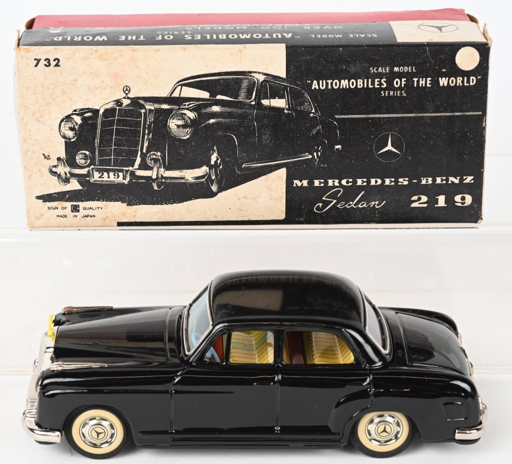BANDAI FRICTION MERCEDES BENZ 219 SEDAN w/ BOX (1 of 8)