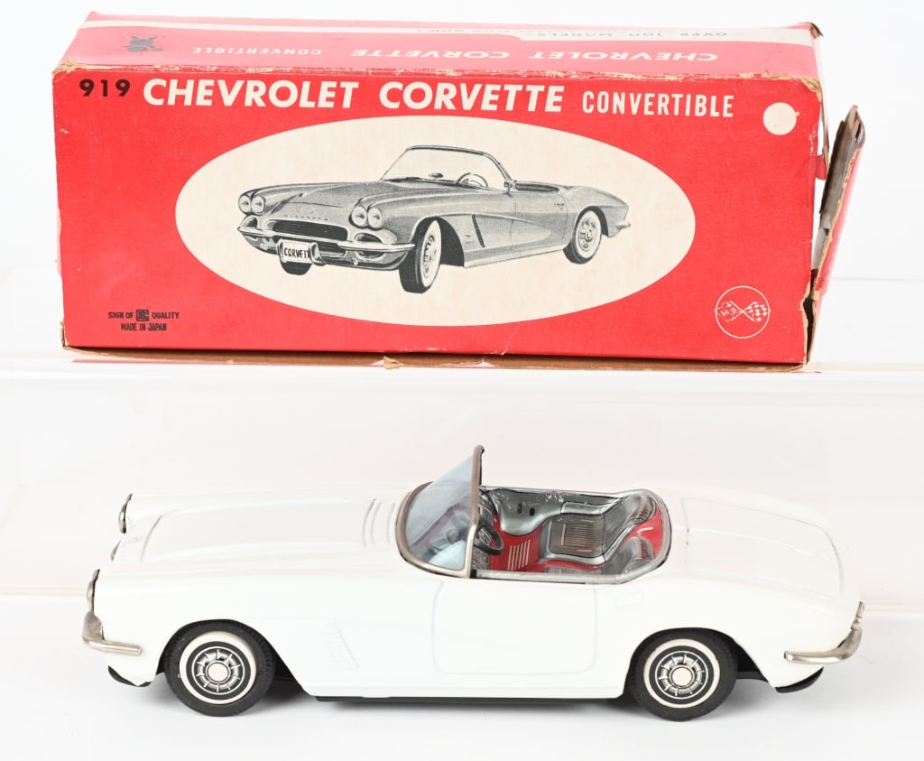 BANDAI FRICTION CHEVROLET CORVETTE w/ BOX (1 of 7)