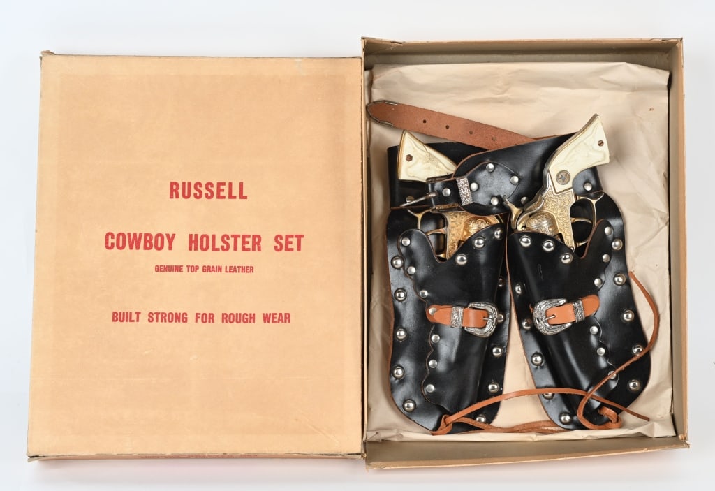 TEXAN JR CAP GUN SET& HOLSTER w/ BOX: Nice pair of Texan Jr Cap Guns with Leather Holster. Looks never played with. Boxed Excellent