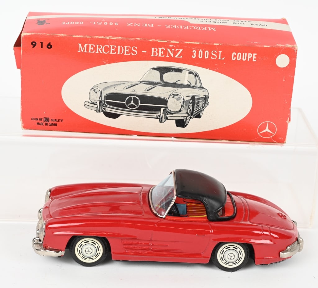 BANDAI TIN FRICTION MERCEDES BENZ 300 SL COUPE (1 of 9)