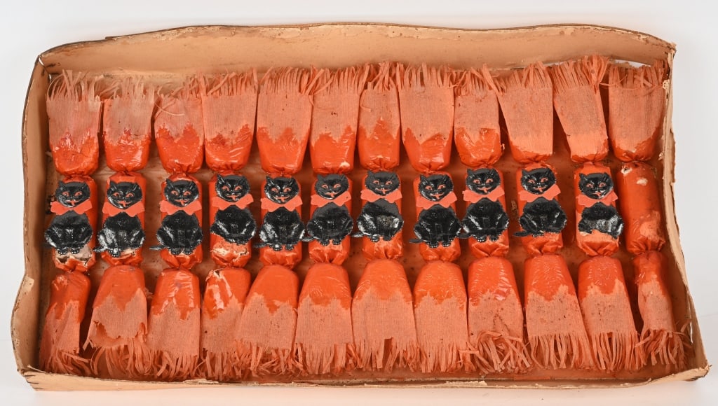 12-EARLY HALLOWEEN MOISE CRACKERS w/ BOX (1 of 5)