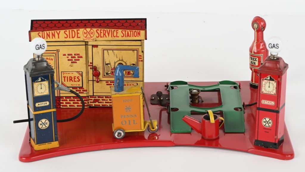 MARX SUNNY SIDE SERVICE STATION: All original in great condition. Comes with accessories. 13" Excellent