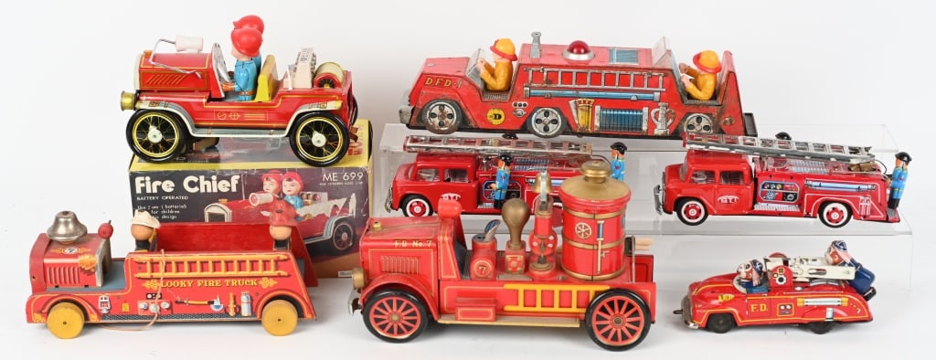 LOT OF FIRE ENGINE TOYS (1 of 3)