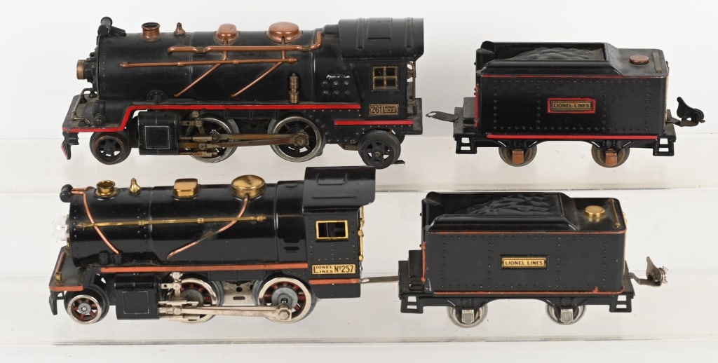 LIONEL PREWAR O GA 261 & 257 LOCOS & TENDERS: Includes Pre-War O gauge 261 and 257 Locomotive and Tenders. Both in nice original condition.