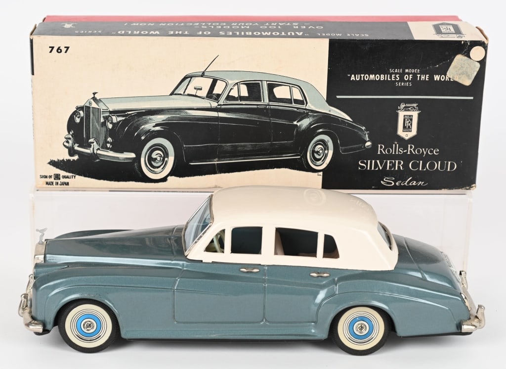 BANDAI TIN FRICTION ROLLS ROYCE SILVER CLOUD w/BOX (1 of 8)