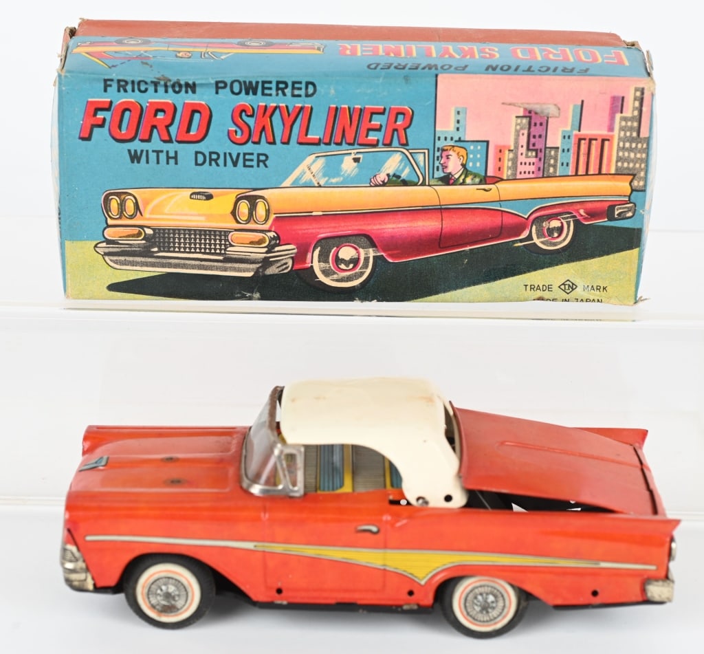 JAPAN TIN FRICTION FORD SUNLINER w/ BOX (1 of 8)