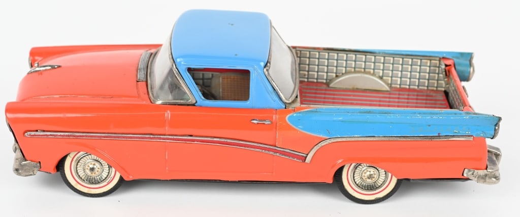 JAPAN Tin Friction 1957 FORD RANCHERO (1 of 6)