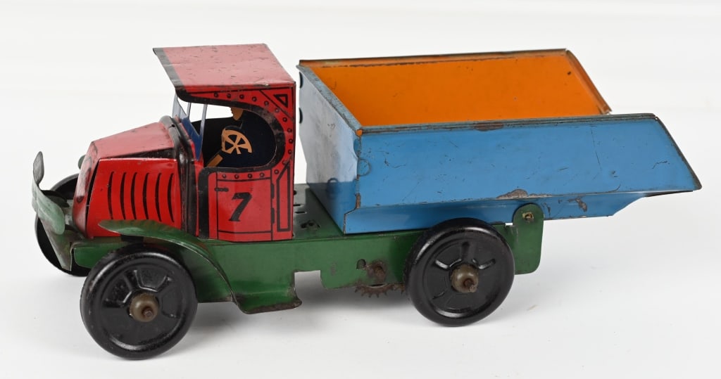 MARX TIN WINDUP MACK DUMP TRUCK (1 of 5)