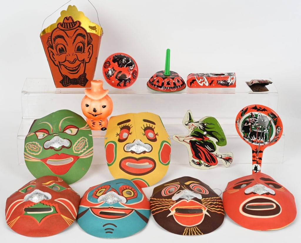 HUGE LOT OF VINTAGE HALLOWEEN ITEMS (1 of 5)