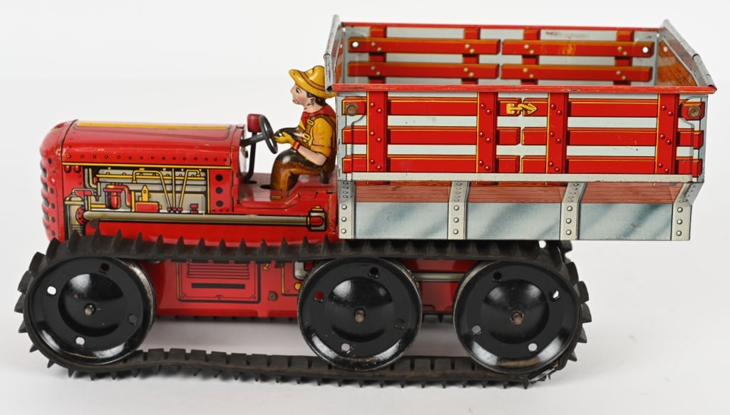 MARX TIN WINDUP TRACTOR ON TREADS (1 of 5)