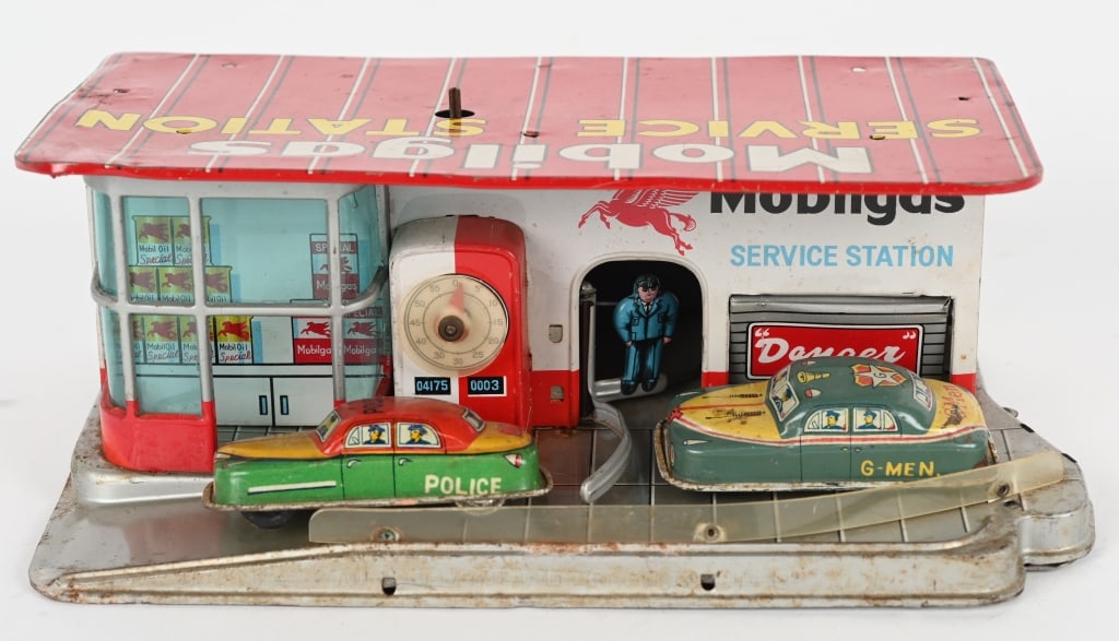JAPAN TIN WINDUP MOBILGAS STATION: All original with nice colors. Comes with 2 Cars. Doesn't seem to be working. 10" Excellent