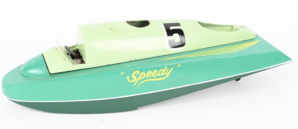 GAS POWERED SPEEDY RACE BOAT (1 of 4)