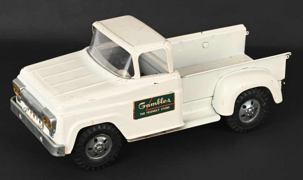 TONKA GAMBLES PICKUP TRUCK: All original with nice paint and decals. Missing tailgate. 12" Excellent