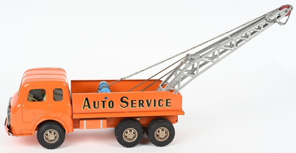 FRENCH TIN WINDUP TOW TRUCK (1 of 5)