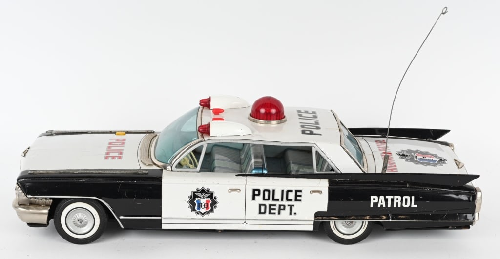 JAPAN TIN FRICTION CADILLAC POLICE CAR (1 of 8)