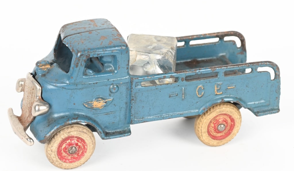 ARCADE CAST IRON ICE TRUCK (1 of 5)