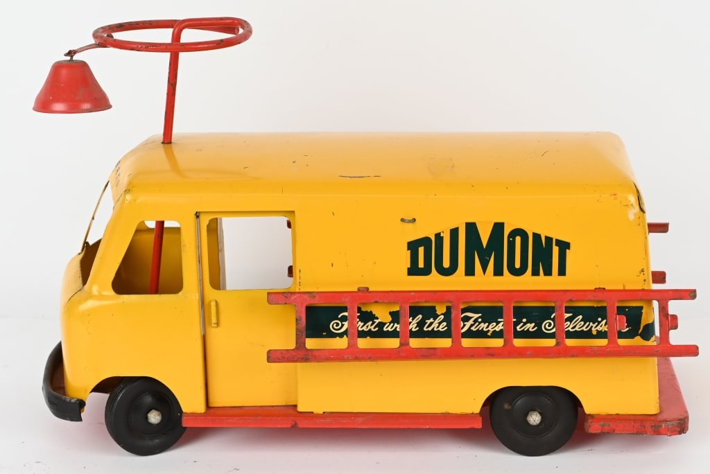 RUBERTS DUMONT TELEVISON RIDE-ON TRUCK (1 of 5)