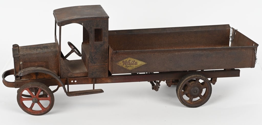 KELMET WHITE DUMP TRUCK (1 of 5)