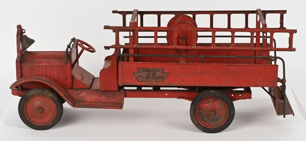 KEYSTONE HOOK & LADDER FIRE TRUCK (1 of 6)