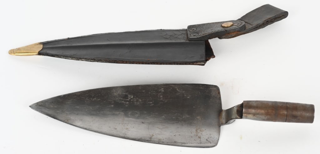 U.S. SPRINGFIELD 1873 TROWEL BAYONET WITH SHEATH: Very scarce Trapdoor Trowel bayonet along with leather scabbard and original US hanger. Bayonet is still very sound and worthy in any collection. Trowel shaped blade, slightly concave on one face and 