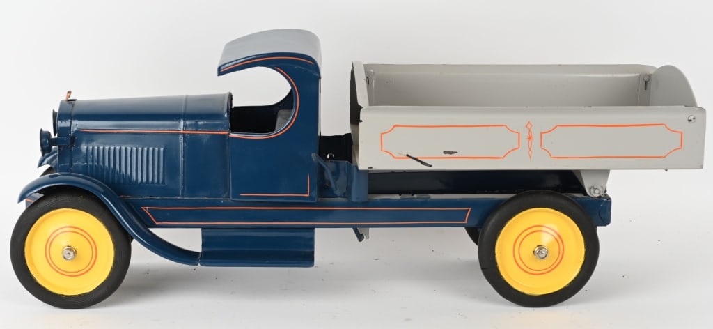 TURNER LINCOLN DUMP TRUCK (1 of 8)