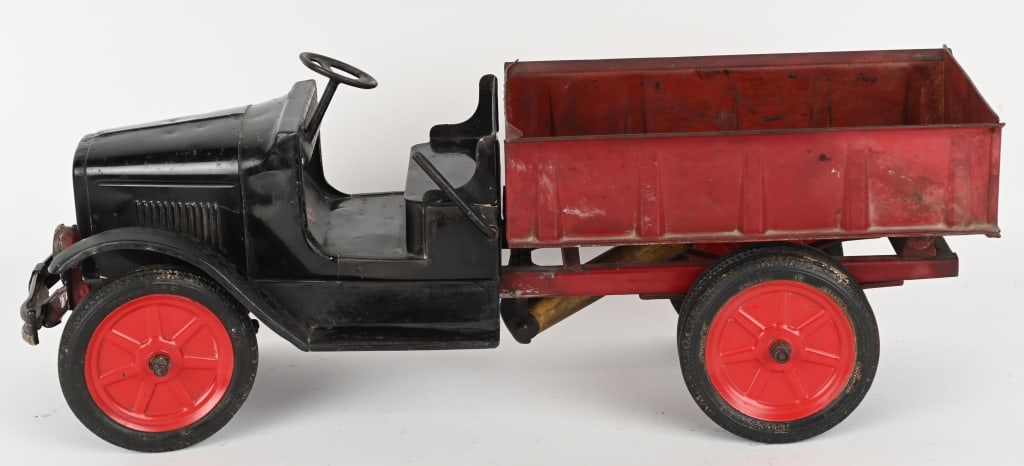 BUDDY L HYDRAULIC DUMP w/ RUBBER TIRES (1 of 8)