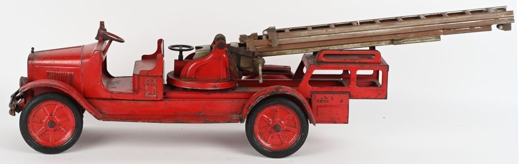 BUDDY L AERIAL LADDER w/ RUBBER TIRES (1 of 7)