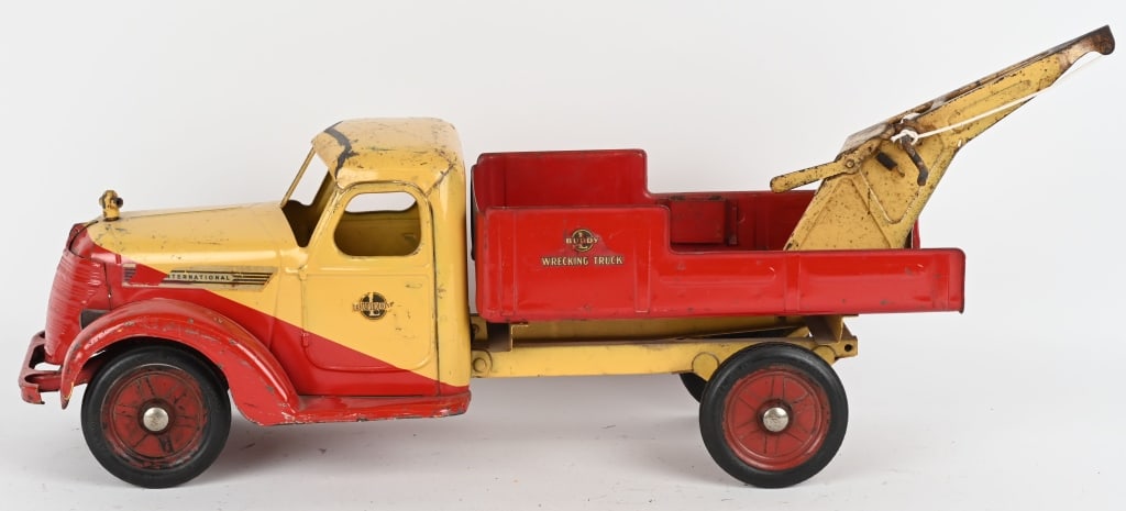 BUDDY L 1938 SIT-N-RIDE INTERNATIONAL WRECKER (1 of 8)