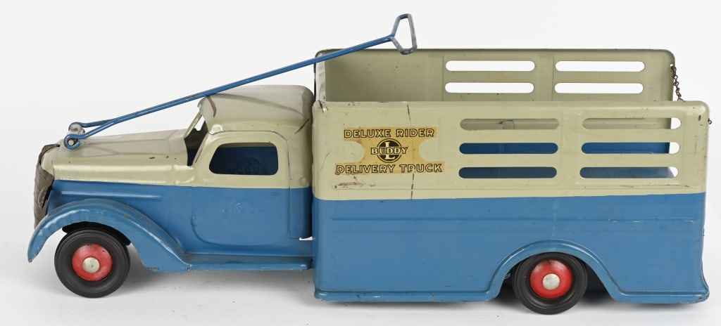 BUDDY L INTERNATIONAL SIT-N-RIDE DELIVERY TRUCK: All original with excellent paint and decals. Missing seat. 23" Excellent