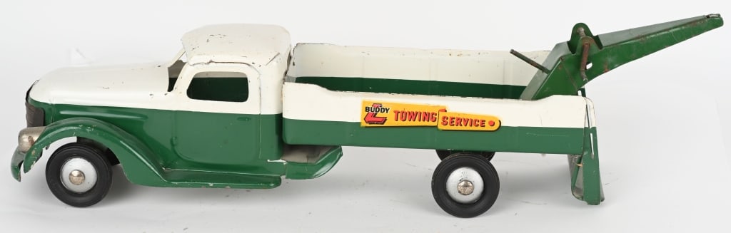 BUDDY L TOWING SERVICE TRUCK (1 of 8)