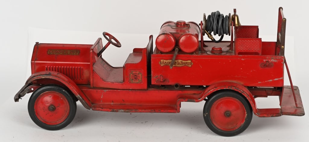 STURDITOY PUMPER FIRE TRUCK (1 of 8)