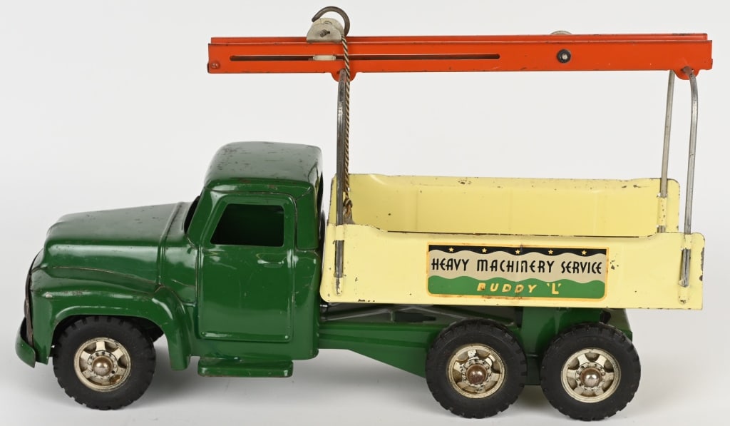 BUDDY L HEAVY MACHINERY SERVICE TRUCK: All original with very nice paint and decals. Still has crane on back. 19" Excellent