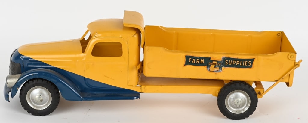 BUDDY L FARM SUPPLIES DUMP TRUCK: All original with excellent paint and decals. Has working bed. very clean truck. 22" Excellent