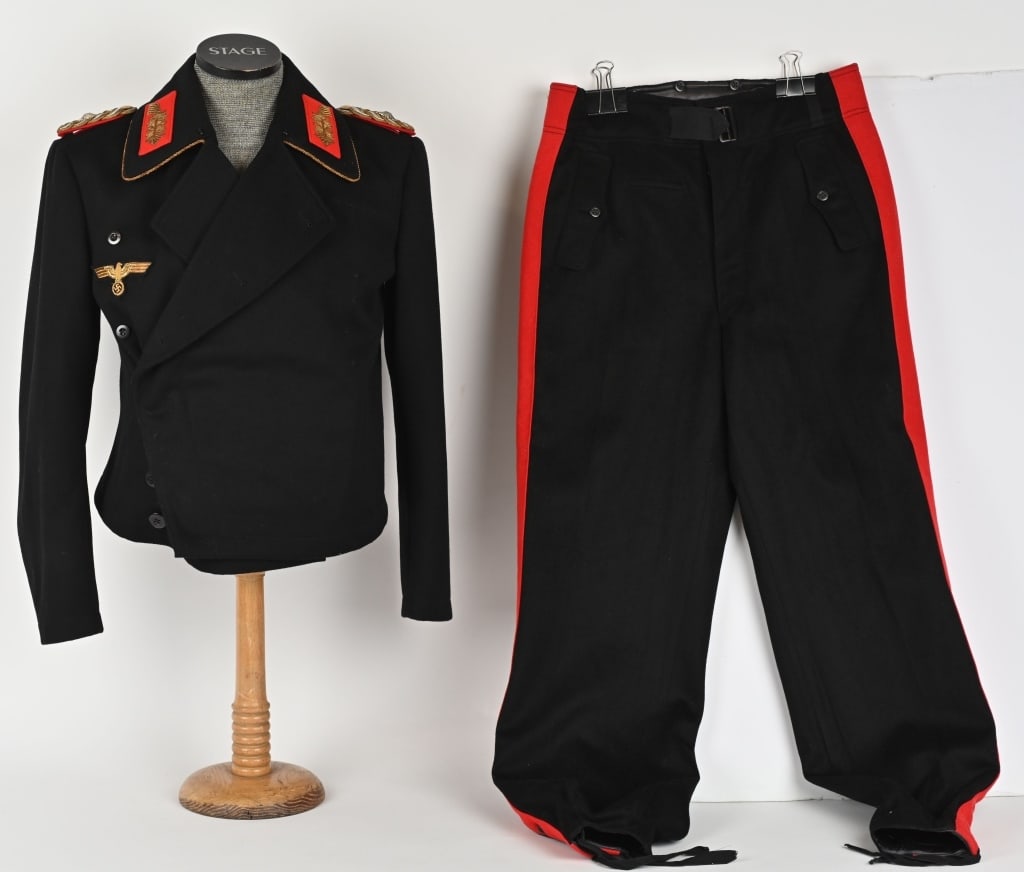 WWII NAZI GERMAN PANZER GENERALS NAMED WRAPPER WW2: Beautiful quality, tailored second pattern, (circa 1936-1945), black wool/rayon blend construction, waist length, double breasted style tunic with small fold back lapels and a large lay down collar. T
